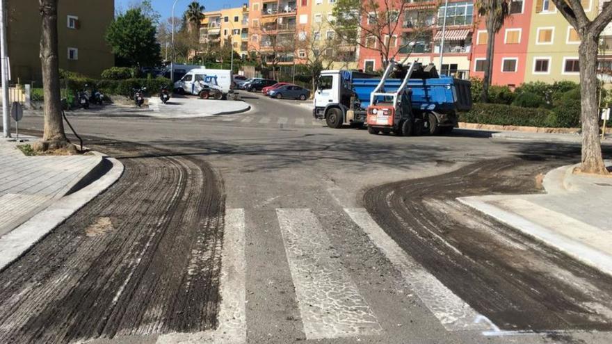 Se inician las labores de asfaltado de la calle Catalina March de Palma que concluirán hoy