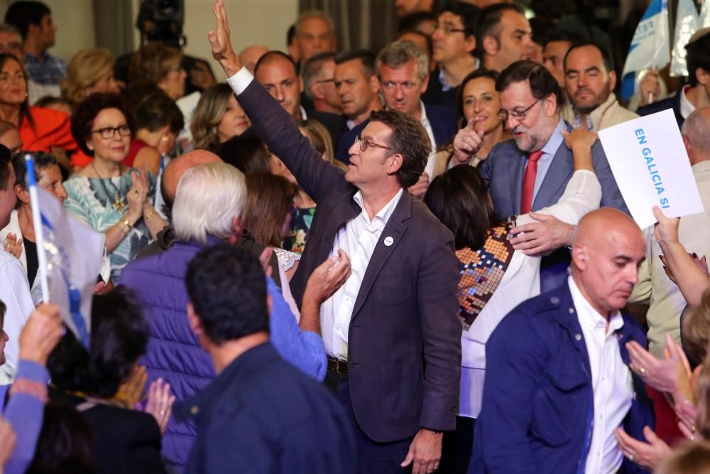 El Partido Popular cierra su campaña con un mitin ante cientos de simpatizantes en el Teatro Afundación de García Barbón