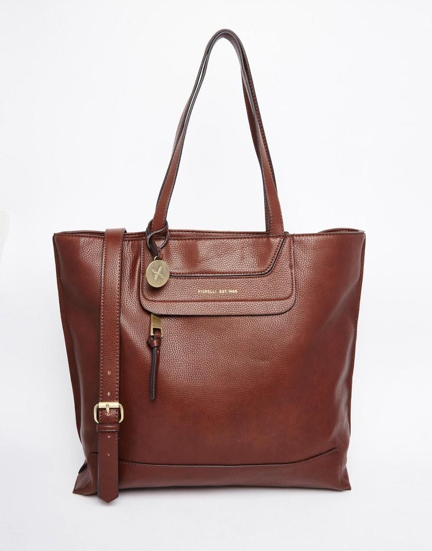 Copia el look Alessandra Ambrosio, bolso.