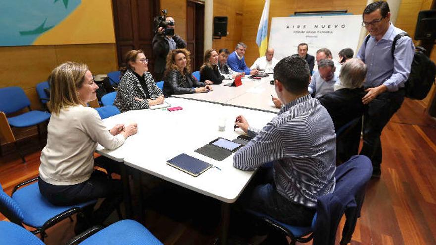 Reunión ayer del Comité Permanente de CC en Las Palmas de Gran Canaria para analizar los resultados electorales.