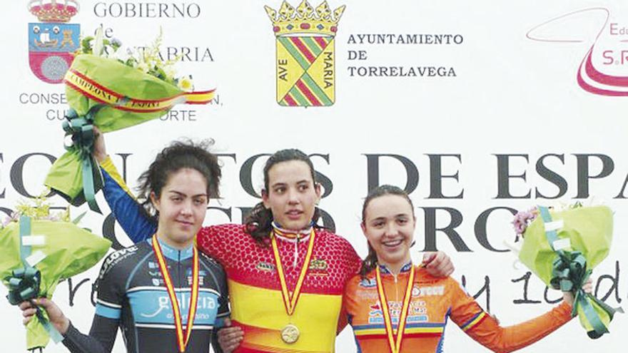 El podio júnior femenino, con Irene Trabazo a la izquierda.