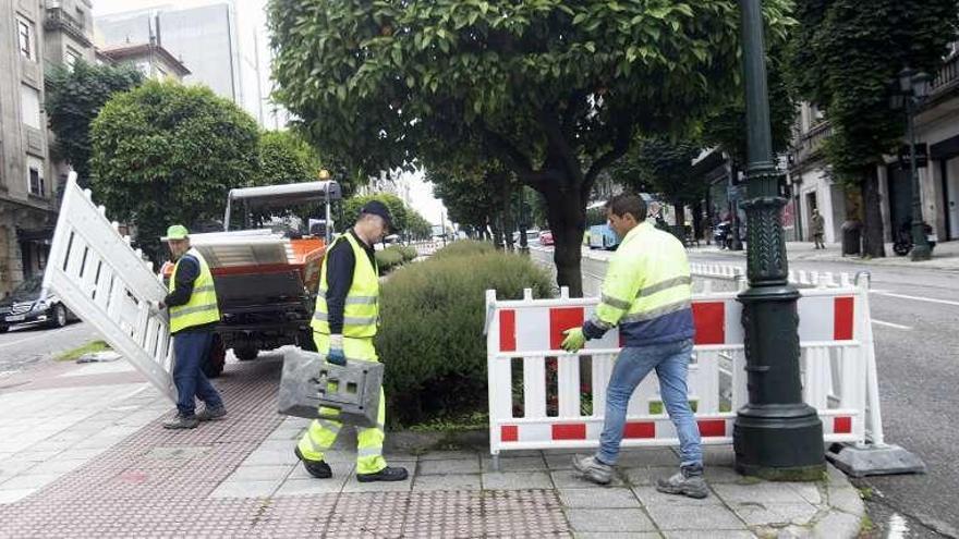 Los trabajos y el acopio de material en el bulevar de Gran Vía ya eran visibles ayer por la tarde. // R. Grobas