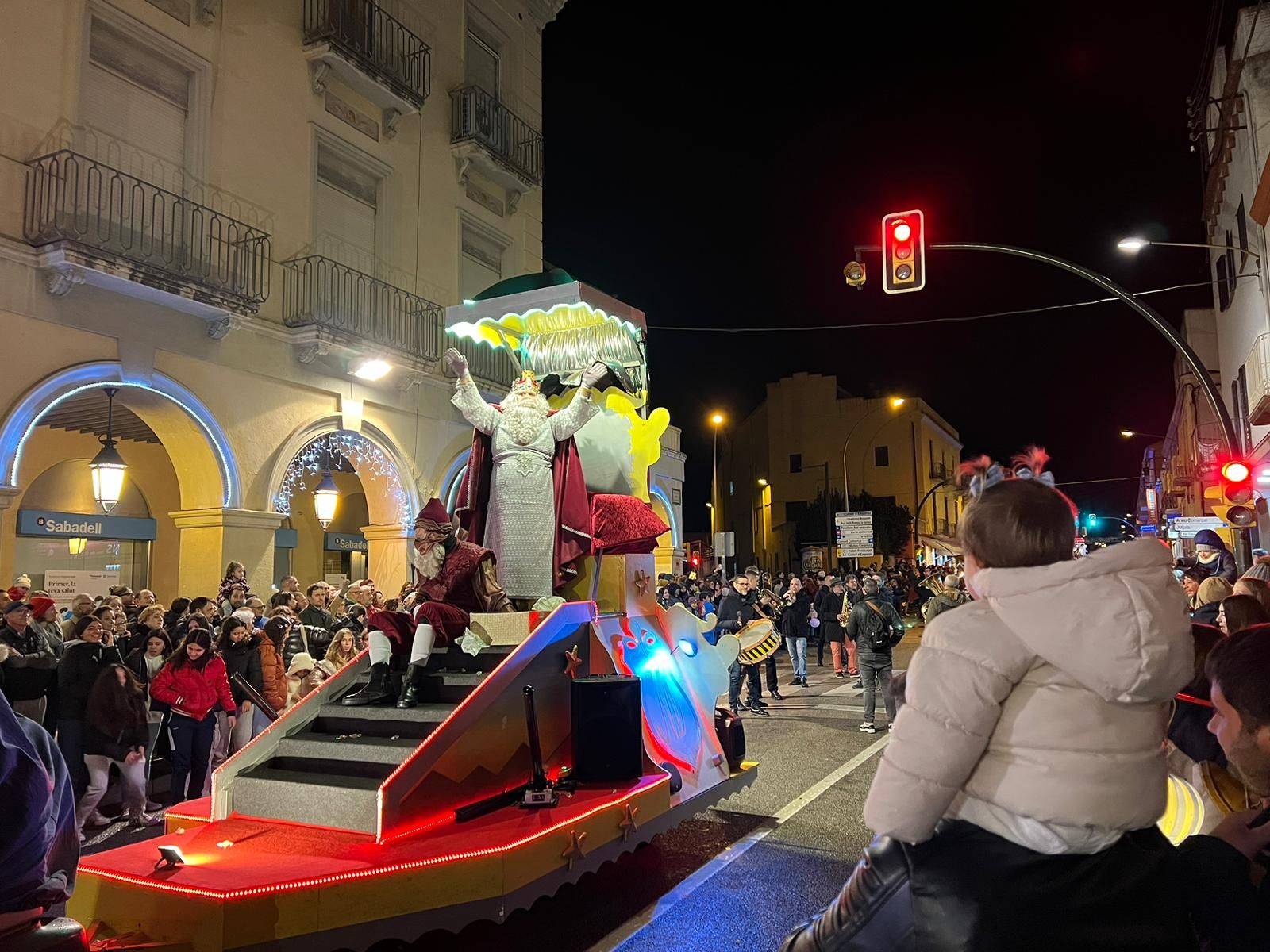 Les nenes i nens de Girona surten al carrer per viure la màgia dels Reis