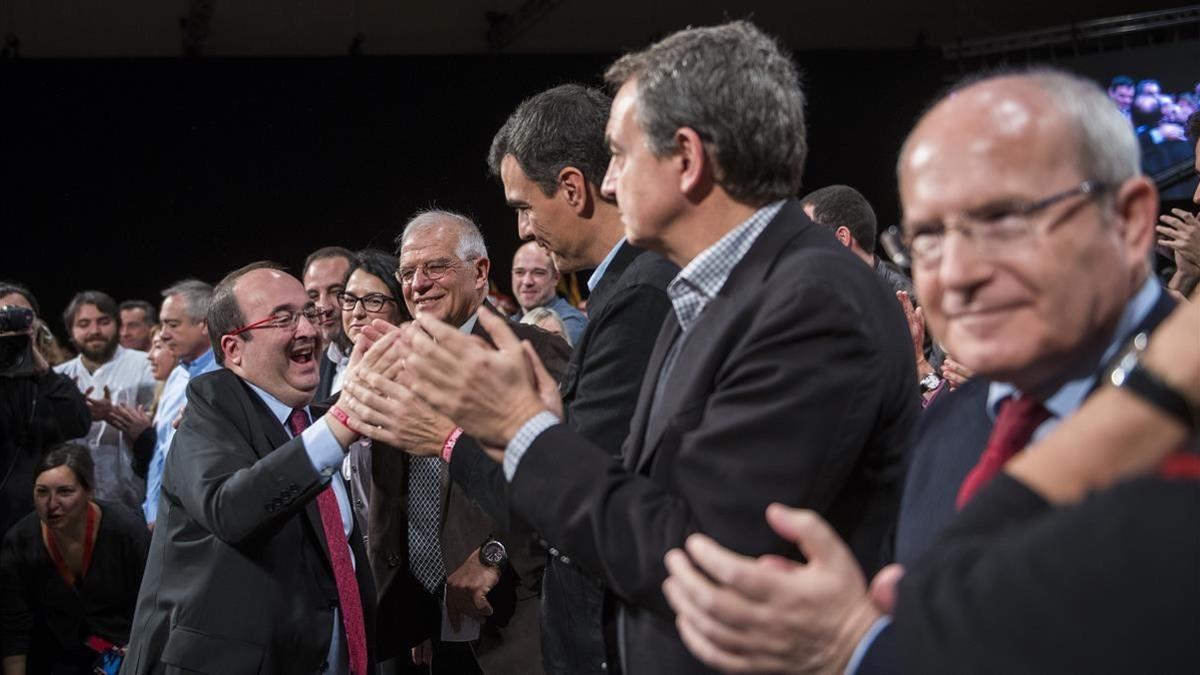 Iceta saluda a los dirigentes del PSOE, Pedro Sánchez, Rodriguez Zapatero, Josep Borrell y a José Montilla.