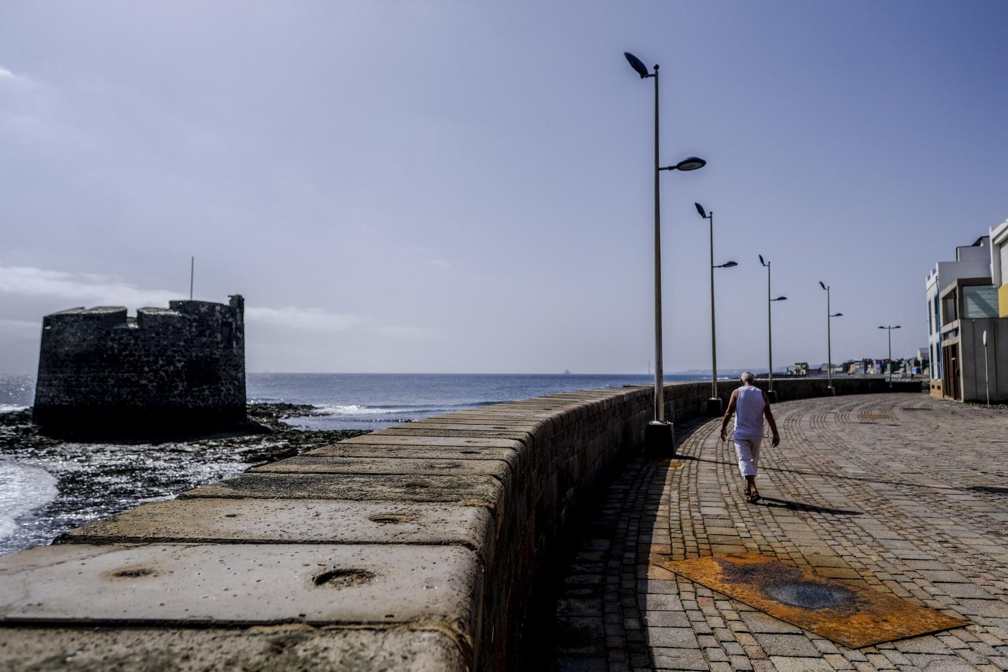 Los vecinos se quejan del pésimo estado del paseo del barrio de San Cristóbal