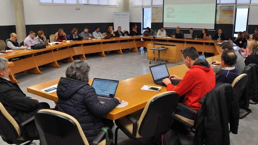 Reunión del Consello de Goberno de la Universidad, ayer, en el campus vigués. // Duvi