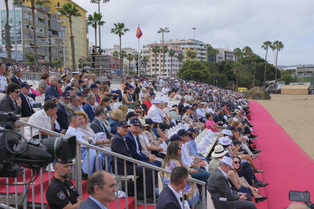 Exhibición por el Día de las Fuerzas Armadas, en la playa de Alcaravaneras Exhibición por el Día de las Fuerzas Armadas, en la playa de Alcaravaneras