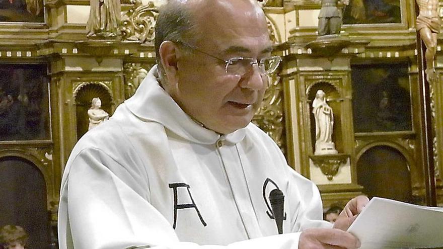 Antoni Vallespir, en su época de prior durante una misa en la basílica de Lluc.