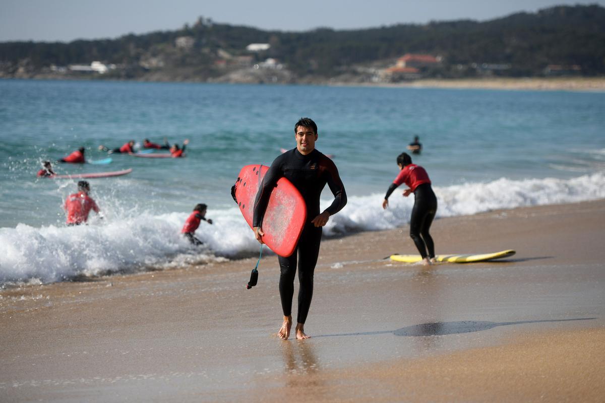 Surfistas en A Lanzada.