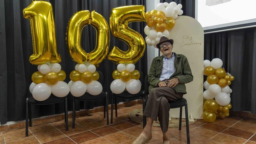 Antonio González Suárez cumple 105 años y se convierte en el vecino de Mogán más longevo de su historia