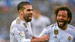 Marcelo celebra con Carvajal el gol de la victoria del Real Madrid ante el Alavés