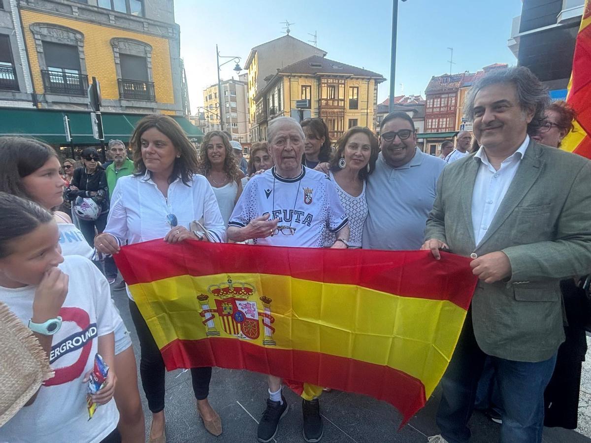 Así fue la concentración de apoyo a Ceuta en Pola de Siero