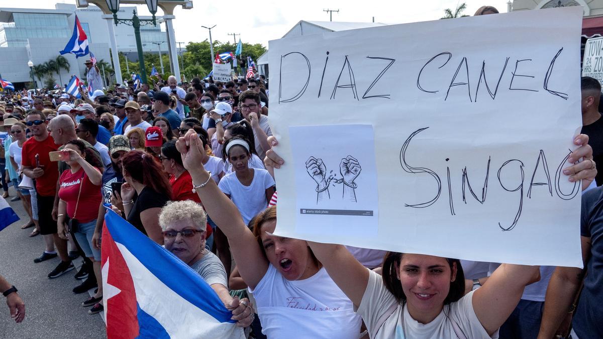 "No estáis solos", les dicen los cubanos de Miami a los de la isla