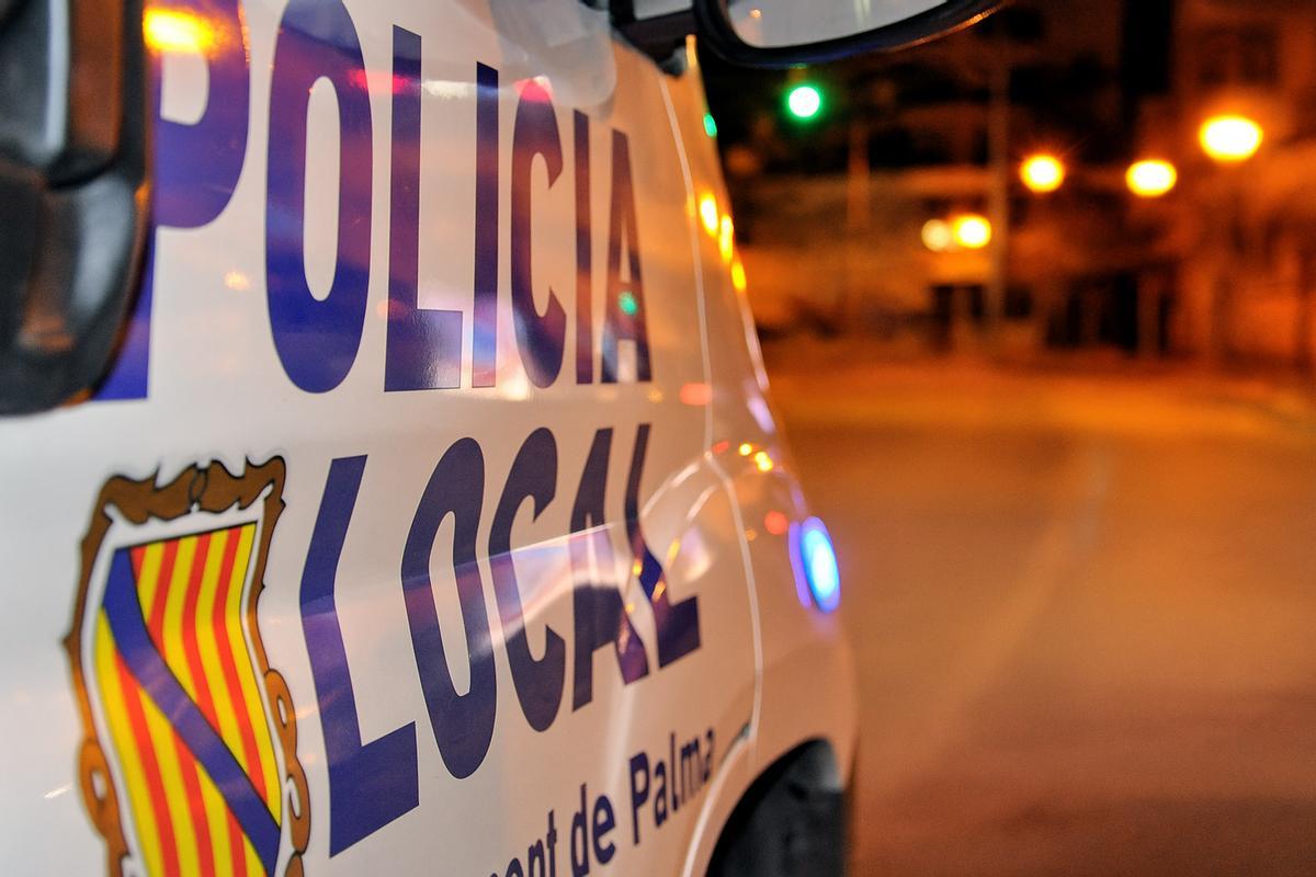 Un coche patrulla de la Policía Local de Palma.