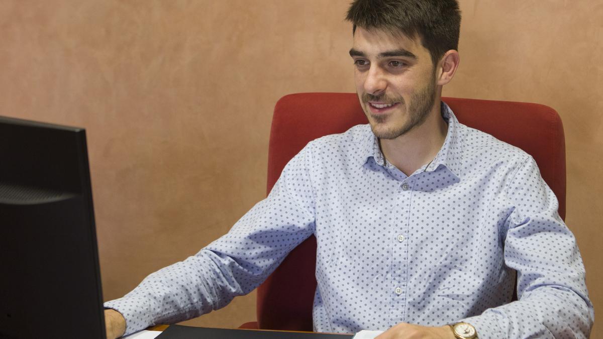 Foto de archivo del alcalde de Morella, Bernabé Sangüesa, en su despacho en el ayuntamiento.