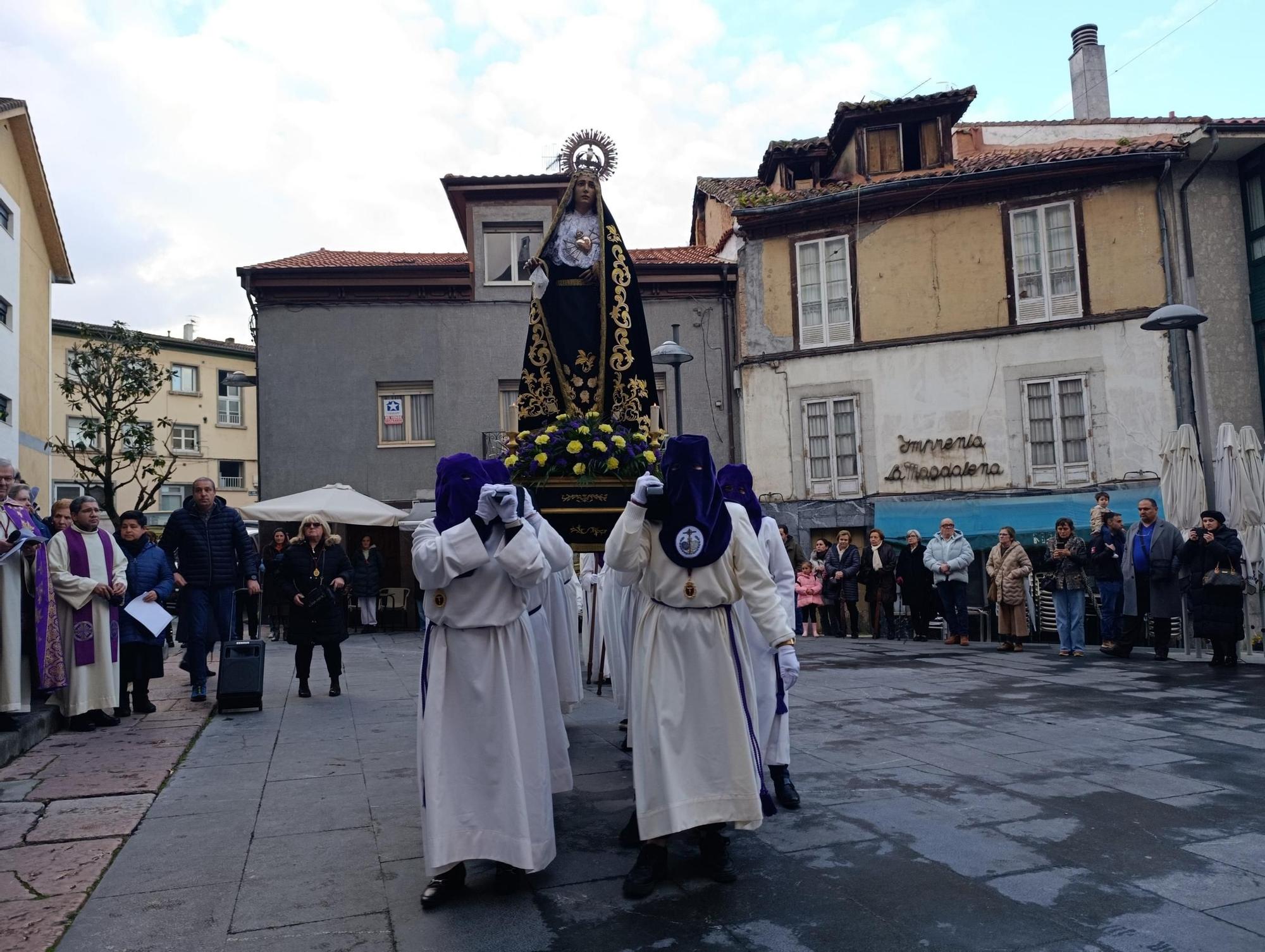 El Nazareno y la Virgen Dolorosa emocionan en Grado