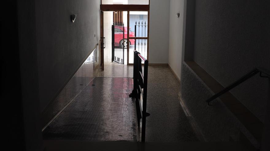 La Policía Nacional registró ayer durante tres horas el domicilio del presunto violador en serie en Meliana.