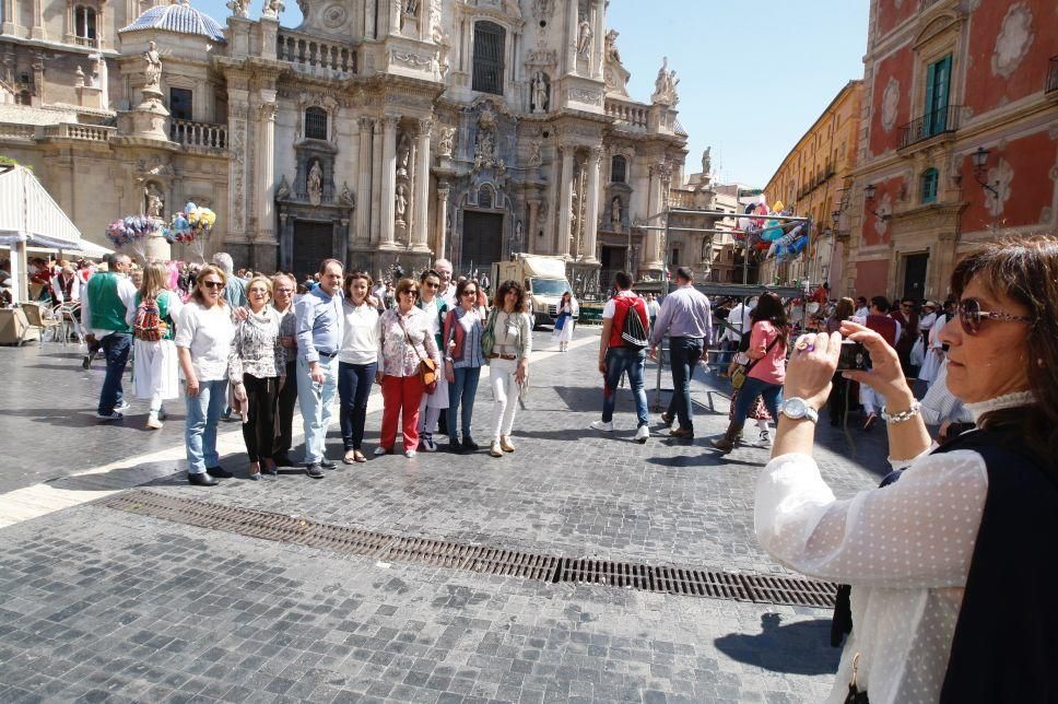 Las carrozas y la 'tronaera', claves para el ambiente del Bando 2016