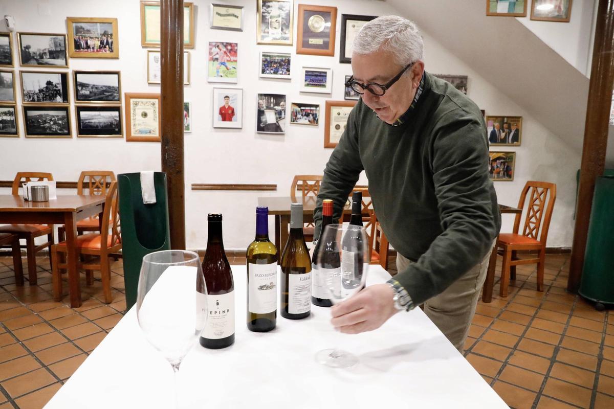 Langostinos, lubina y paletilla para la última Nochebuena en uno de los templos de la cocina en Asturias, que cierra