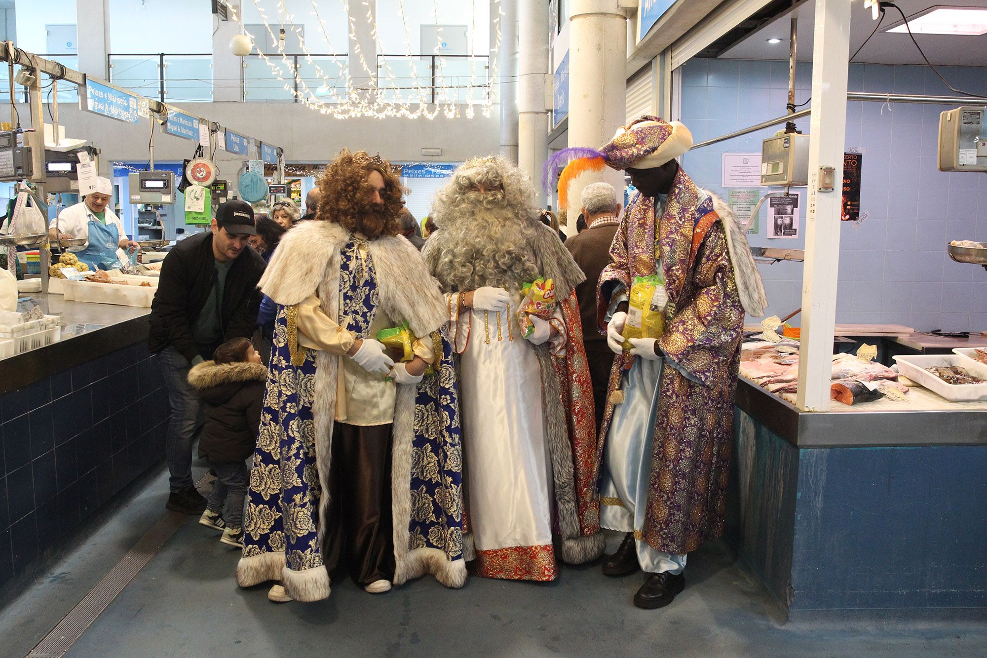 Los Reyes Magos llenan Moaña, Cangas y Bueu de ilusión