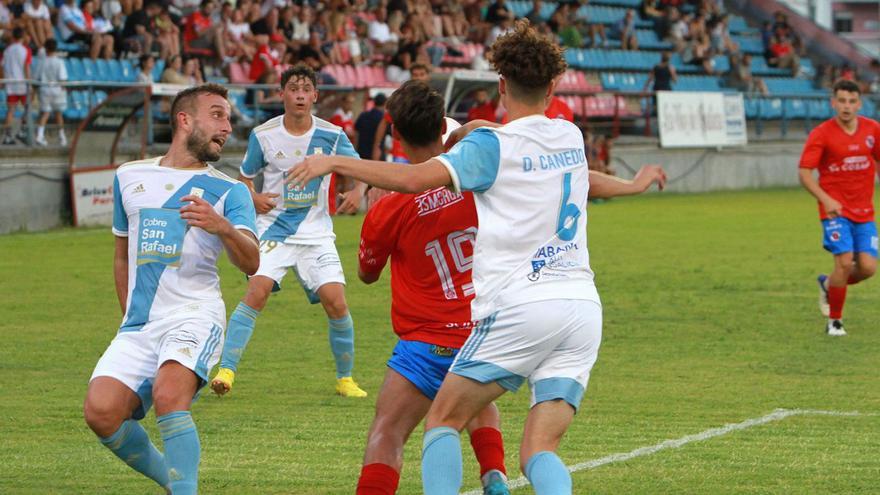 La UD Ourense cae pero con nivel en su presentación