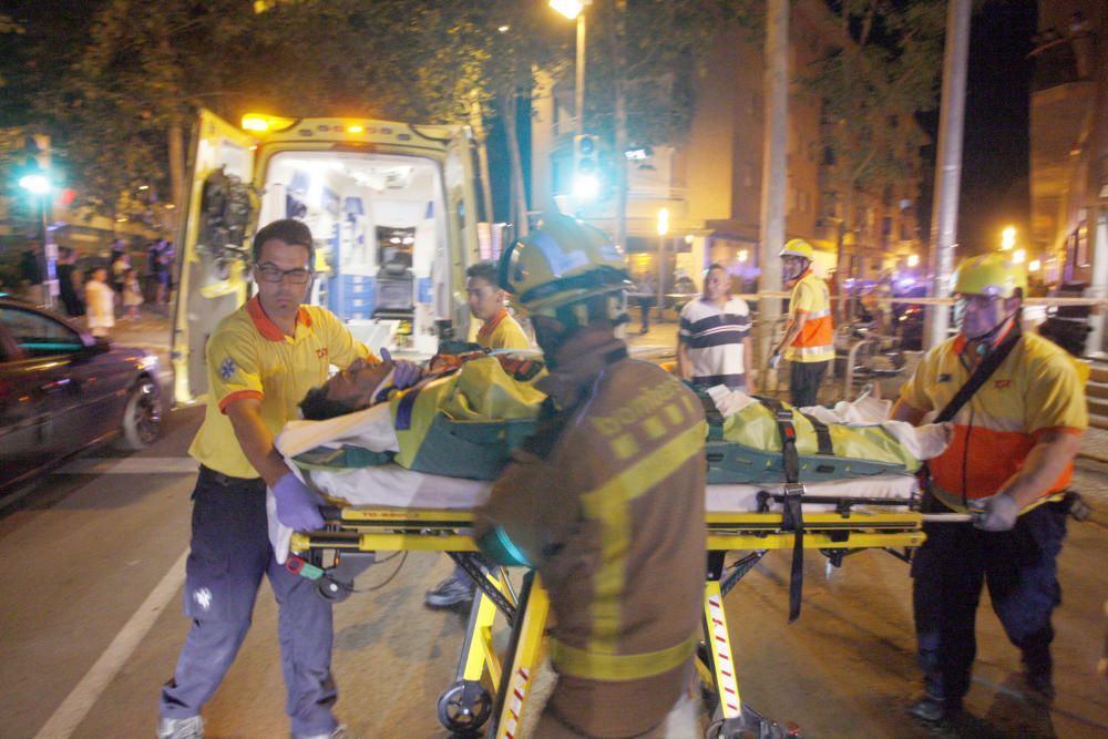 Un cotxe perd el control i atropella nou persones d'una terrassa de Girona