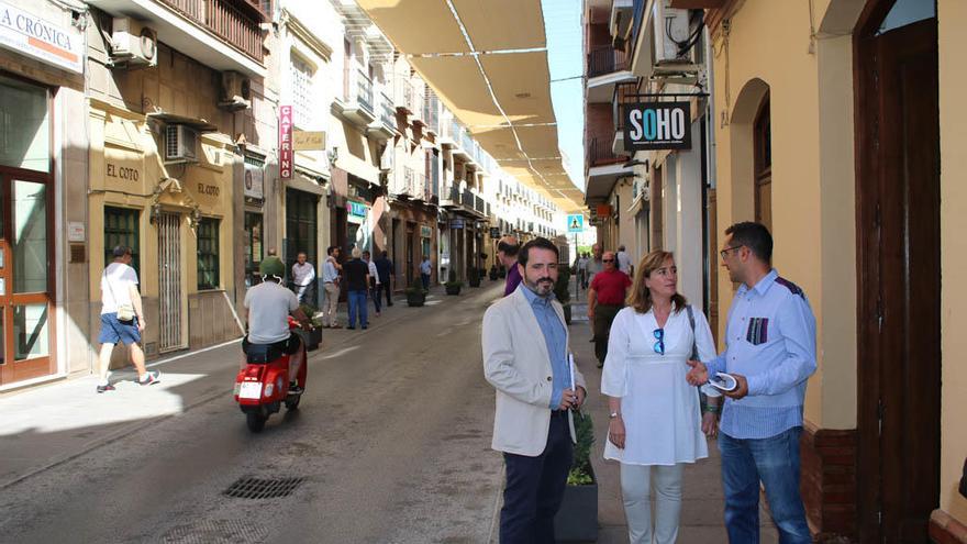 Toldos instalados en la calle Cantareros de Antequera.