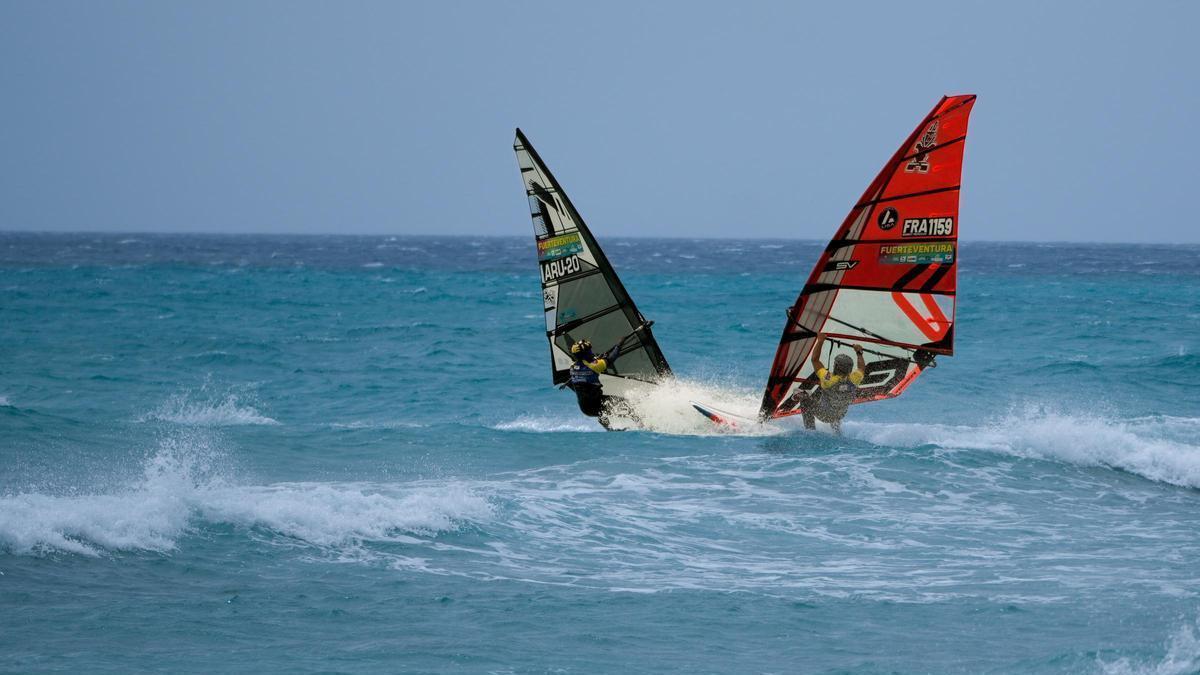Blanca Alabau conquista Sotavento: la española logra su primera victoria en el Mundial de Windsurf de Fuerteventura