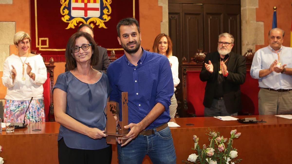 Maria Jesús Ibáñez y Guillem Sánchez recogen el V premio Josep Maria Planes.