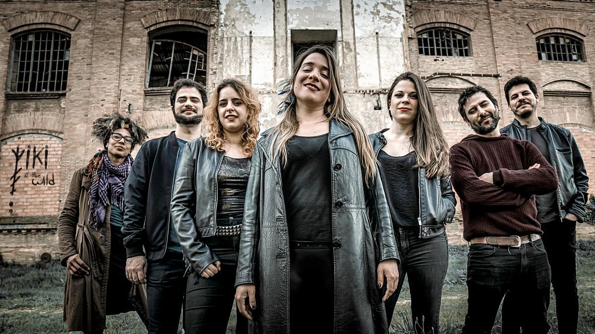 Viki Lafuente (en el centro) junto a su banda, en una imagen promocional para el disco de debut &#039;Libre&#039;.