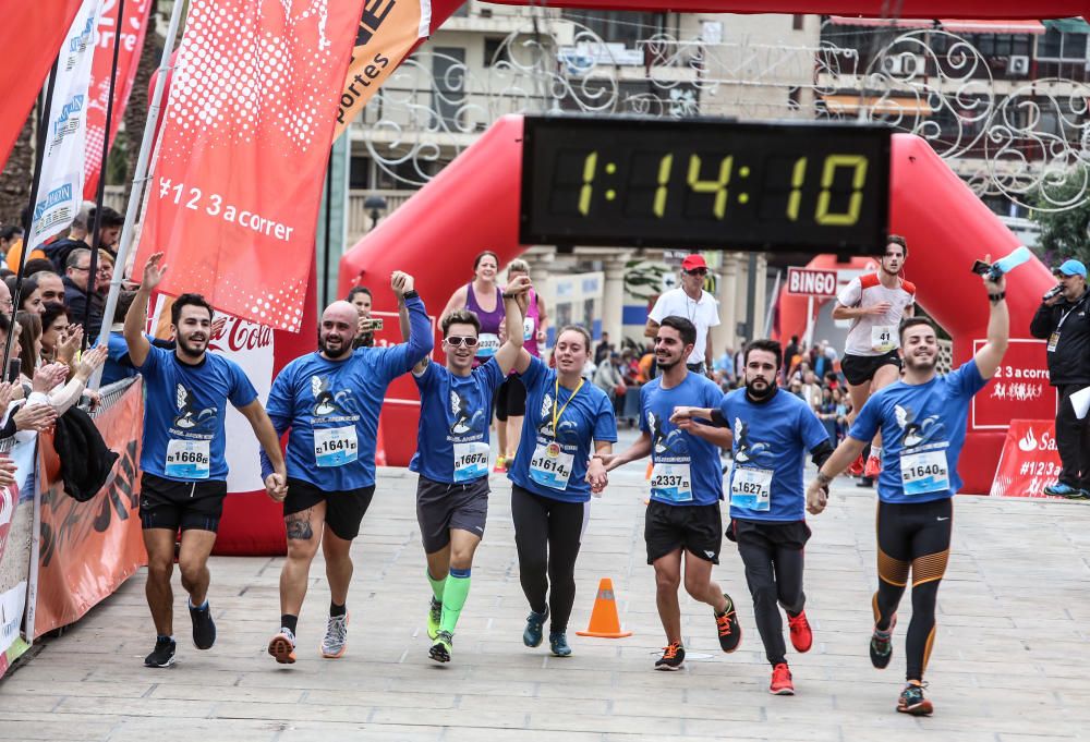 Los veteranos atletas triunfan en la prueba de Benidorm que reunió a más de 2.500 deportistas.