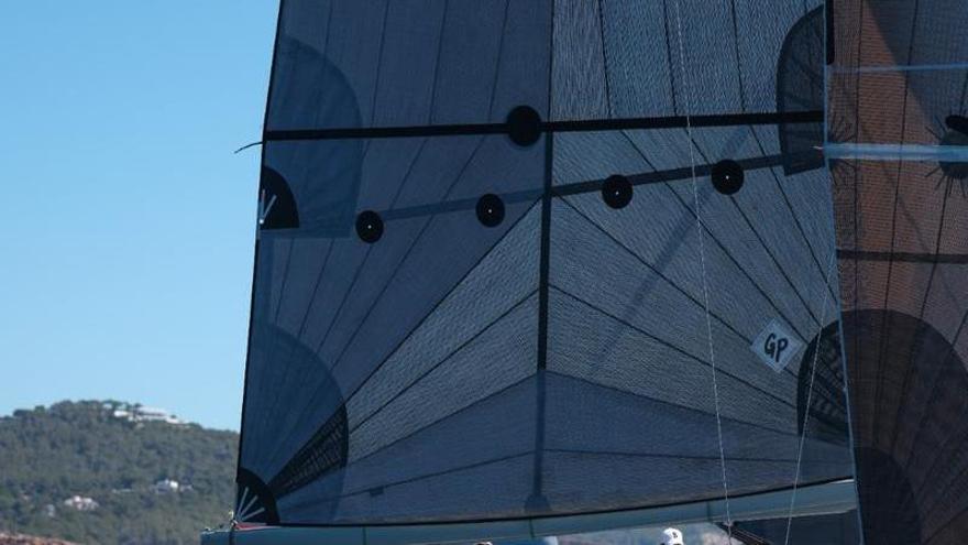 Beso Beach vuelve a navegar contra la ELA en su tercera regata solidaria