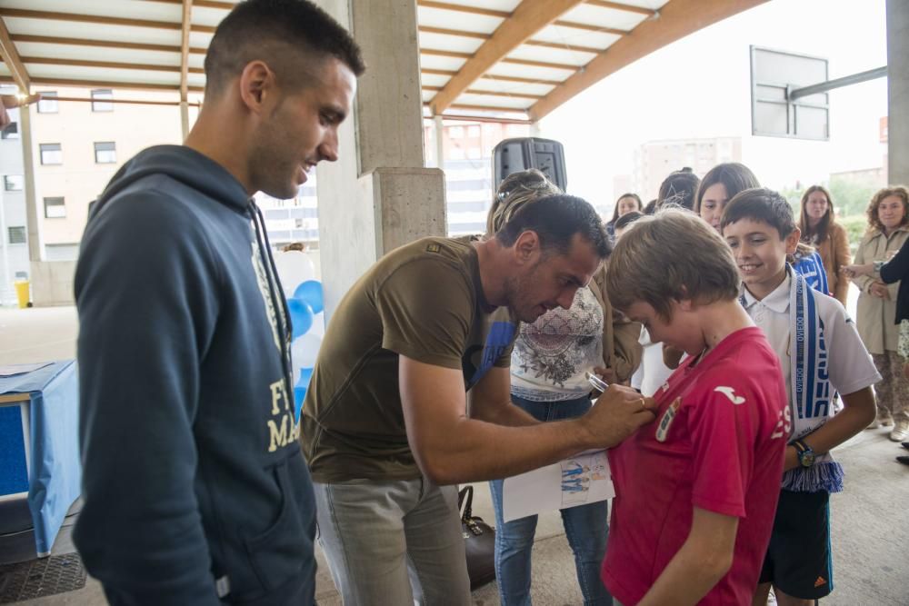 Los jugadores del Real Oviedo, Esteban y Diegui, visitan el colegio de La Corredoria 2