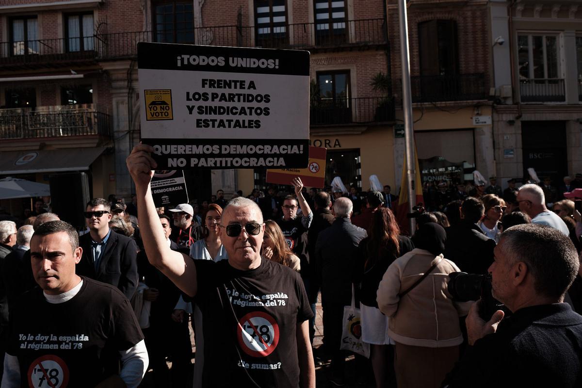 06-12-25, Malaga, plaza de la Constitución. Día de la Constitución España. (Fotografía: Gregorio Marrero).
