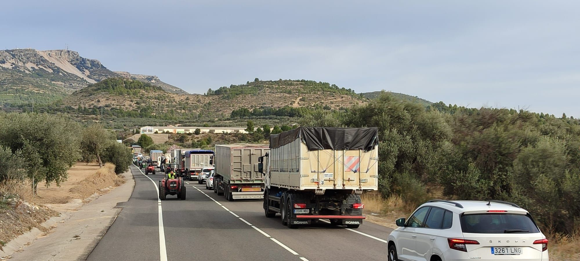 Los tractores se apoderan de la N-232 en Castellón