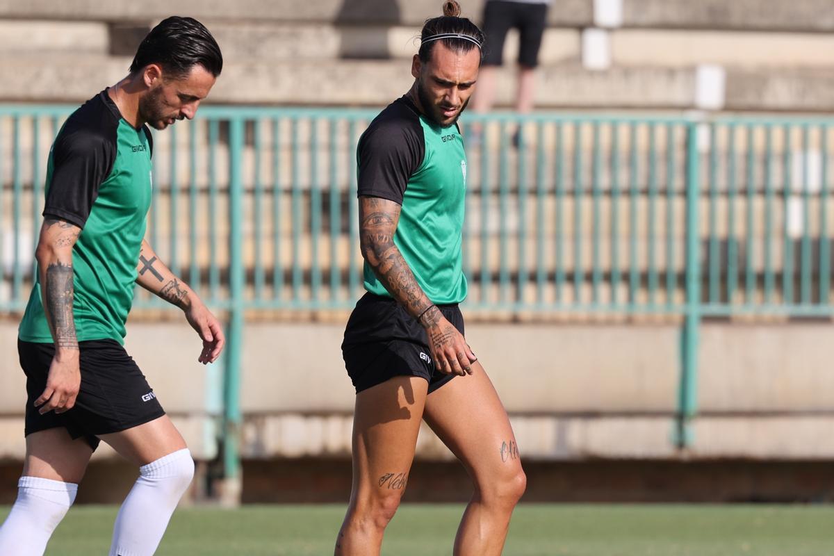 Adri Castellanos y Dragi Gudelj, en el entrenamiento del Córdoba CF, este lunes.