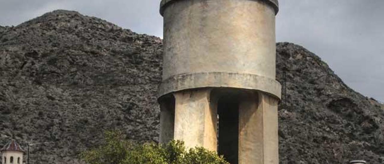 Los dueños de la Torre de Embergoñes afirman que el depósito es municipal