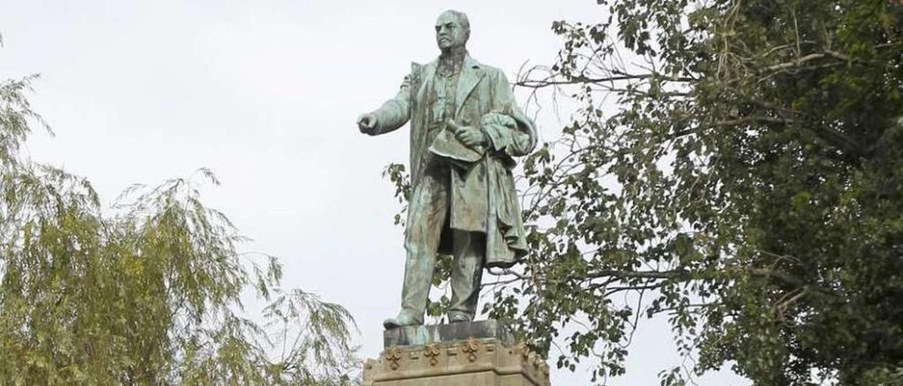 La estatua que se inauguró en el mes de agosto de 1896. // José Lores