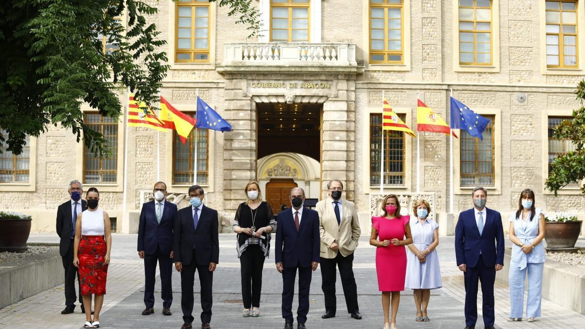 El Gobierno de Aragón, con los cuatro socios de PSOE, PAR, Podemos y CHA, ha hecho balance de sus dos años de Gobierno en el patio de la Sala de Columnas del Pignatelli.