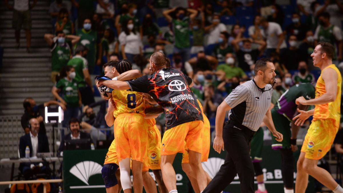 Las imágenes del Unicaja - Herbalife Gran Canaria de la Liga Endesa en el Martín Carpena.