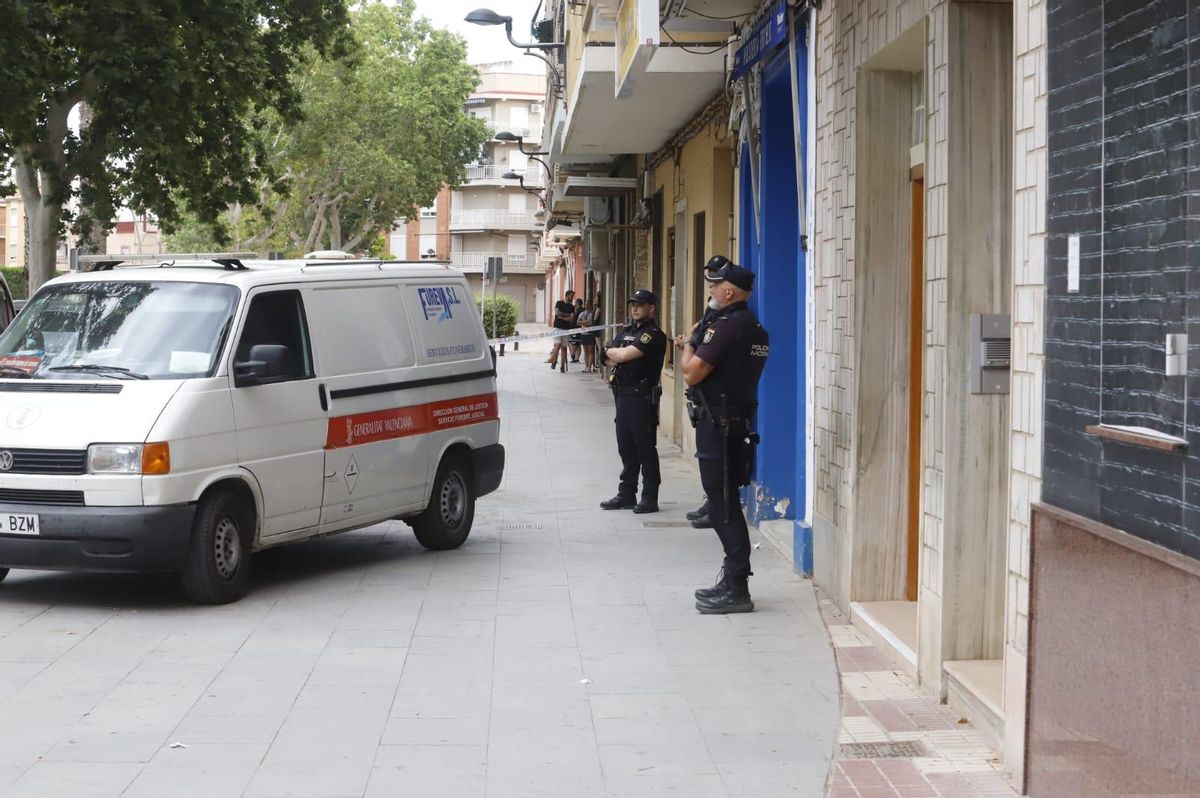 La Policía Nacional en el lugar del doble crimen de Algemesí