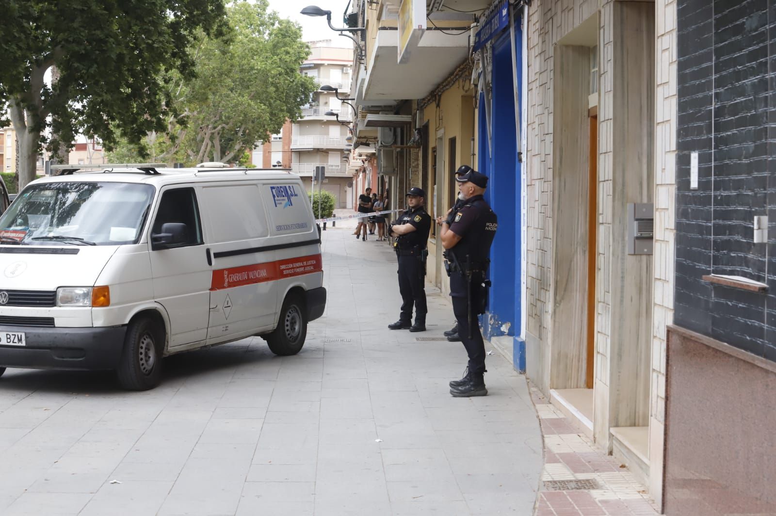 La Policía Nacional en el lugar del doble crimen de Algemesí