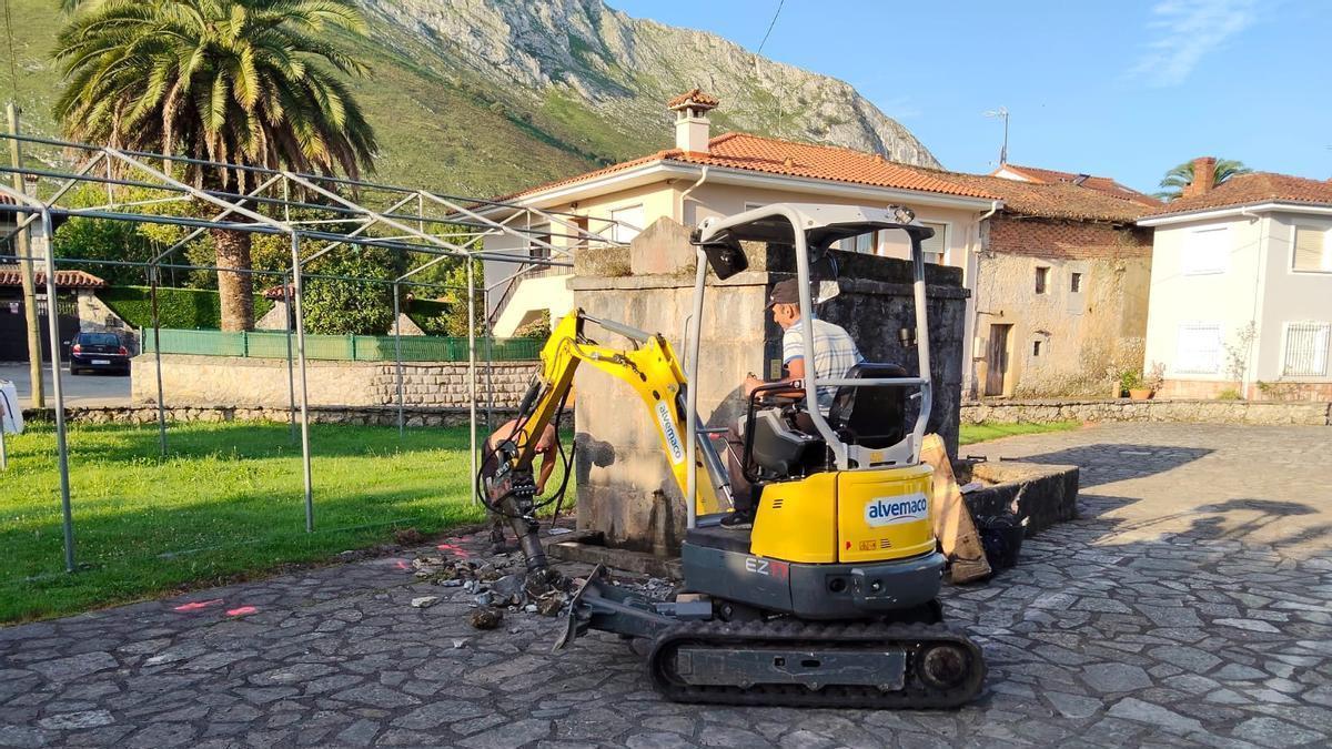 El inicio de las obras de renovación de la plaza de Lledías.
