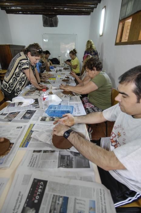 TALLERES DE CERAMICA Y BAILE POR EL DIA DE ...