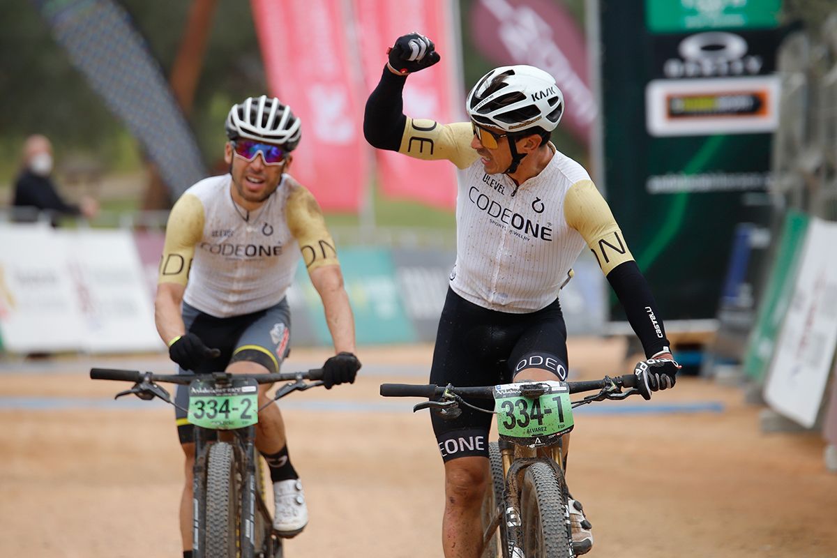 Las imágenes de la espectacular etapa de la Andalucía Bike Race