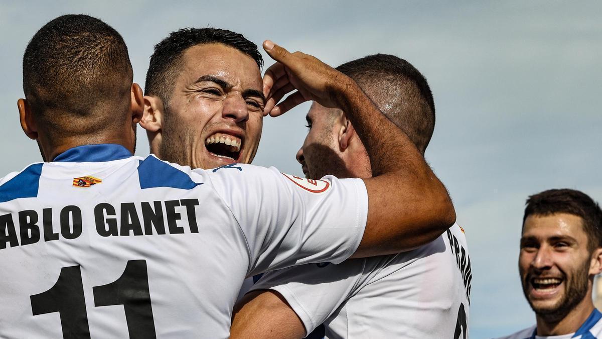 La plantilla del Alcoyano festeja un gol en El Collao