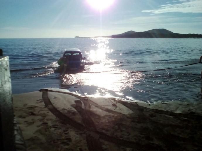 Coche al agua en Ojos de Garza