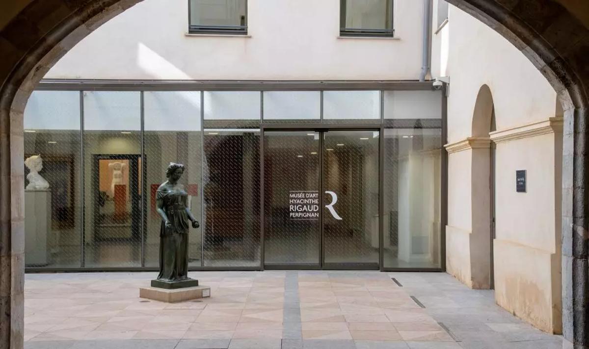 El patio del Museo de Arte Rigaud de Perpiñá