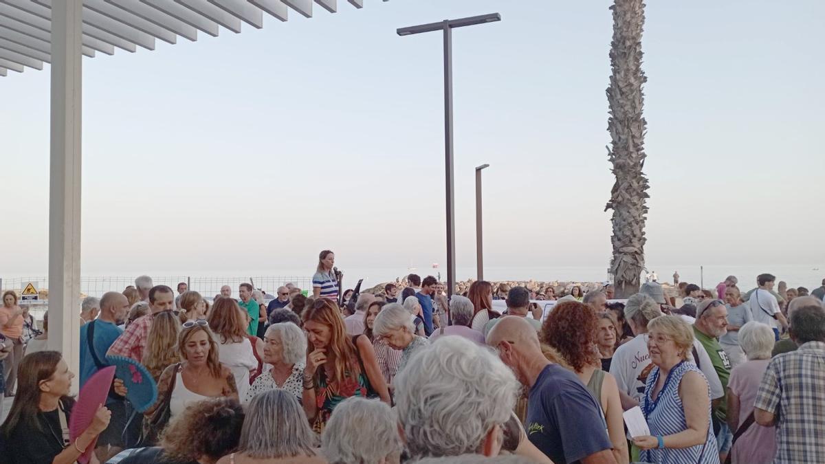 Unas 300 personas se concentraron el domingo para protestar por las obras en el paseo marítimo de Pedregalejo