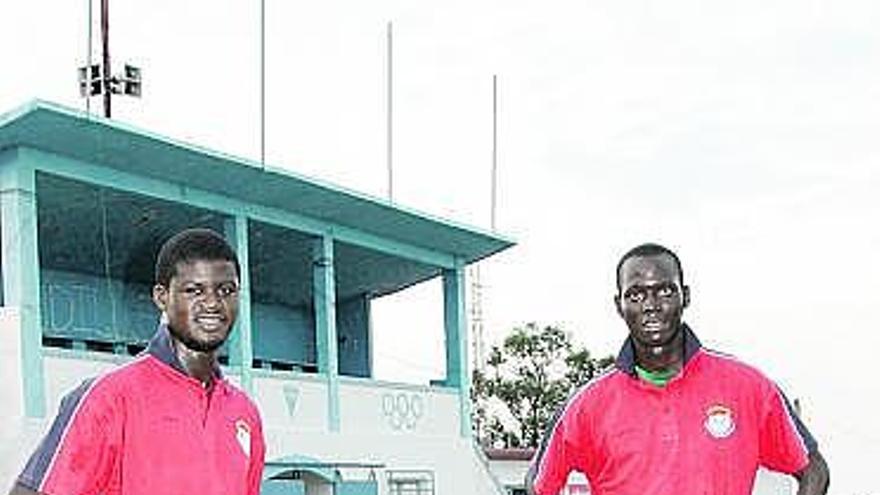 Mambaye Boye, «Yosu», y Masse Dieng, en un entrenamiento del Cudillero.